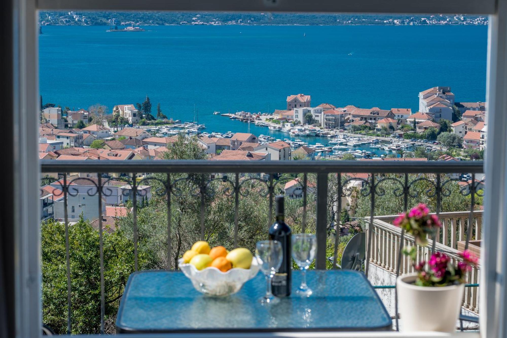 Apartment Lana Tivat Zewnętrze zdjęcie